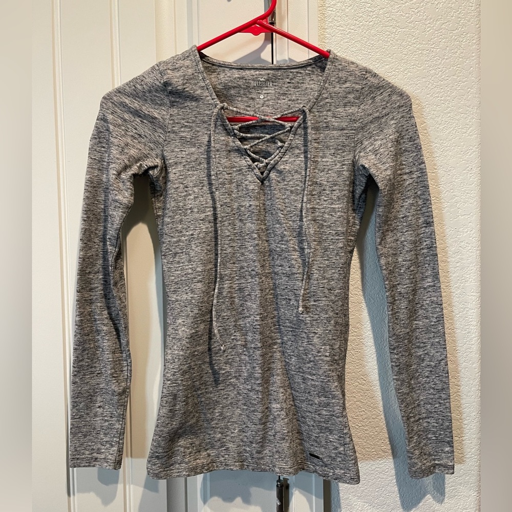 Hollister Grey Long Sleeve V-Neck Shirt, Juniors Size Small